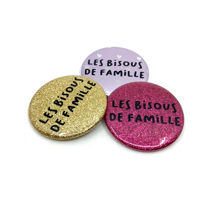 Badge "Les bisous de famille"