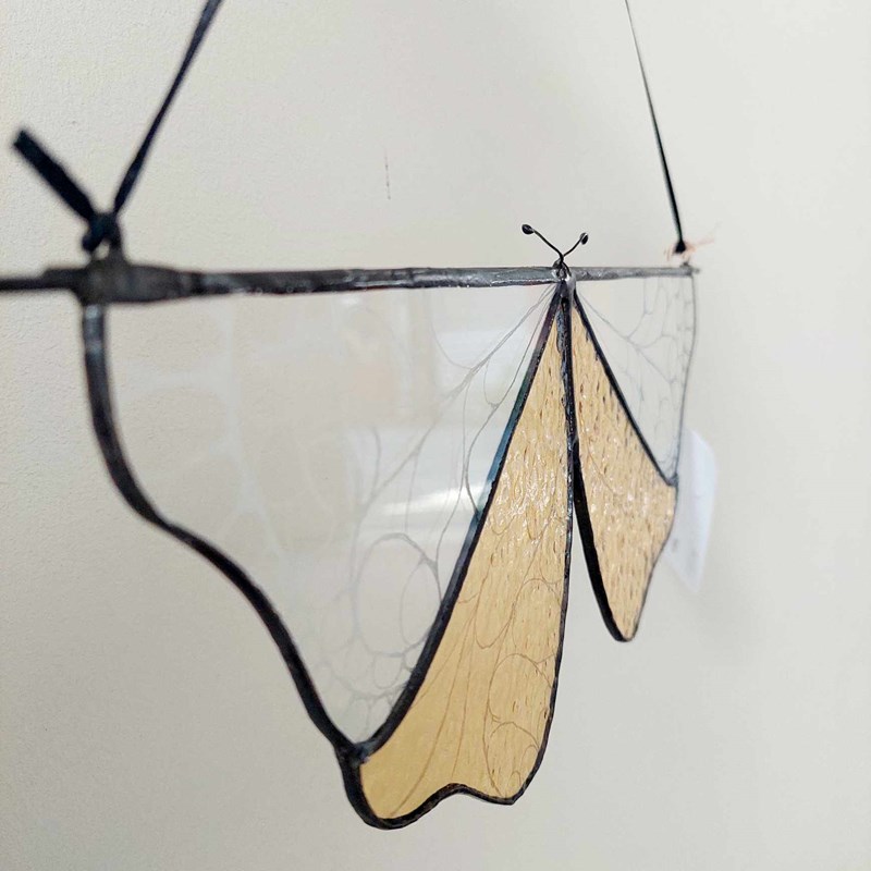 Vitrail grand papillon gravé