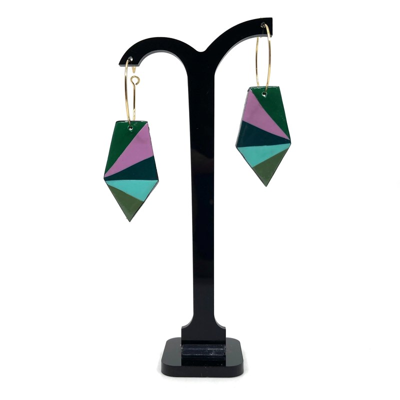 Créoles pièce allongée sur pointe vert mauve