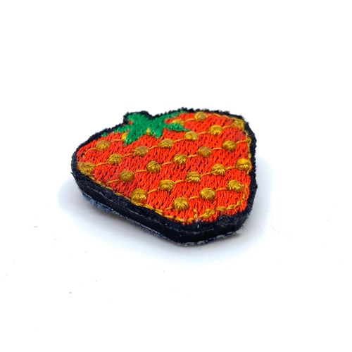 6325_1_alexandra-m-creations-broche-fraise.jpg