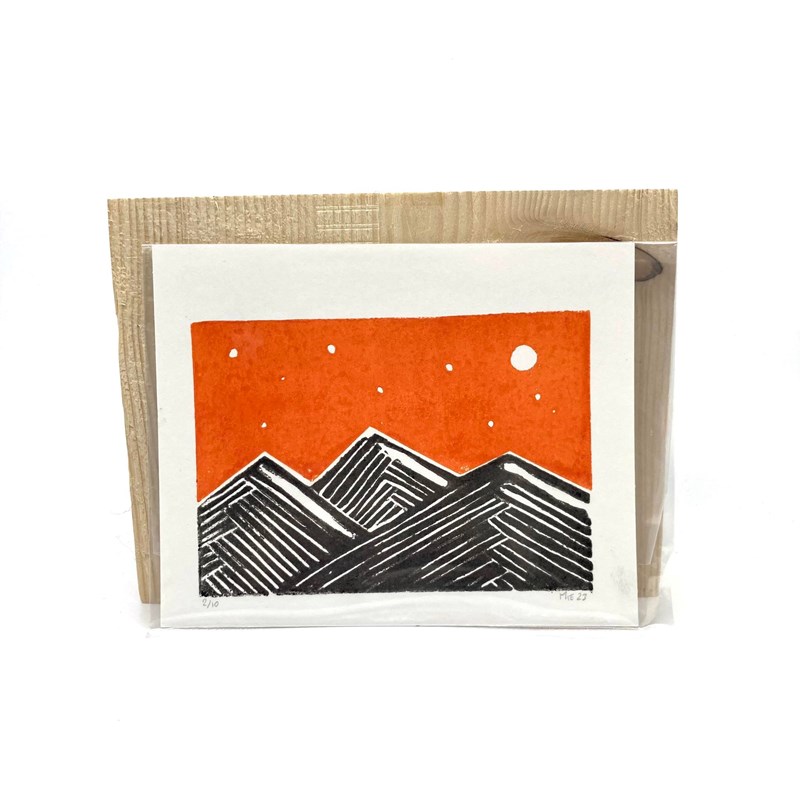 Gravure A6 "Montagnes, ciel nuit orange"