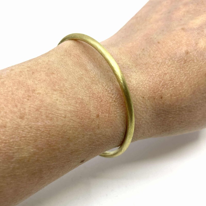 Bracelet laiton satiné fil rond épais