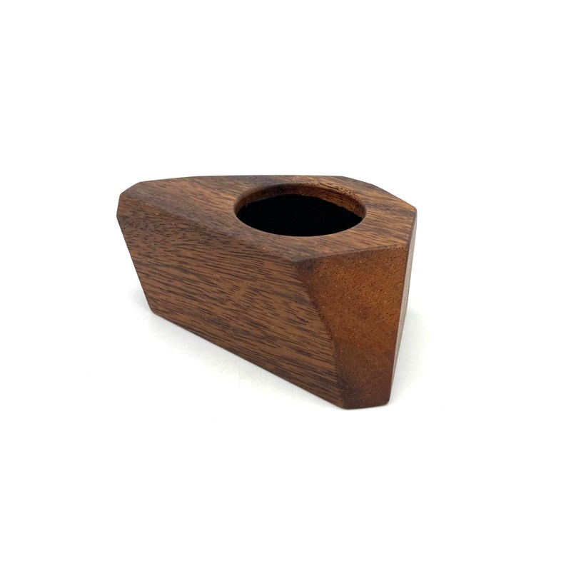 Petit cache pot bois foncé