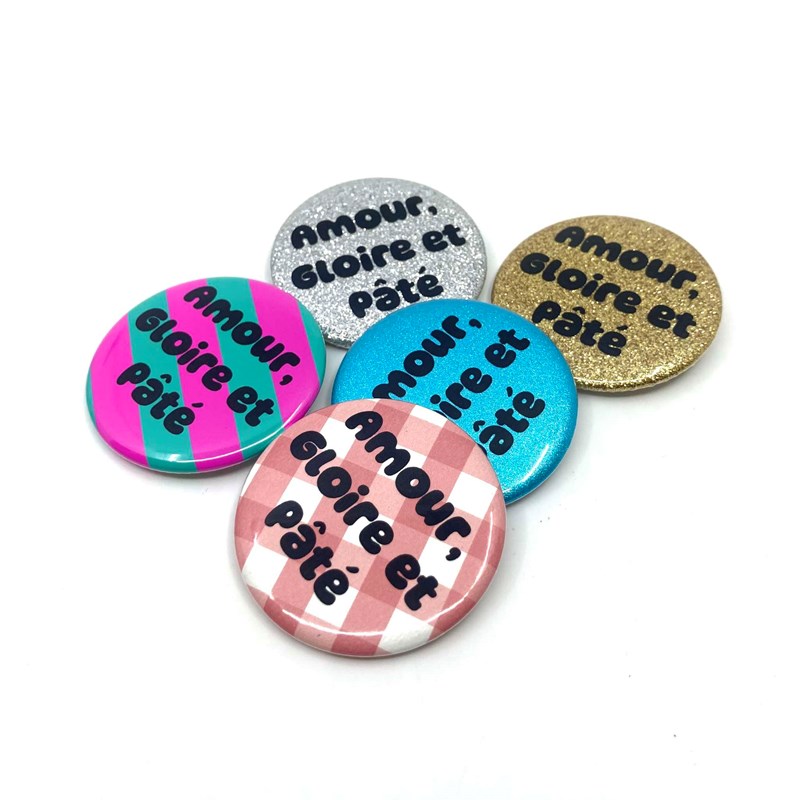 Badge "Amour, gloire et pâté"