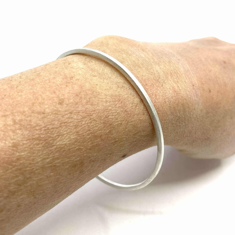 Bracelet argent satiné fil carré fin