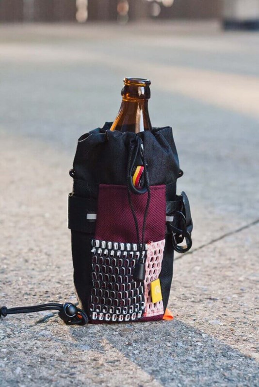 Amono – Le snackbag unique bordeaux jaune fluo