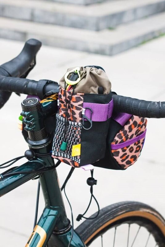 Amono – Le snackbag unique bordeau et rose