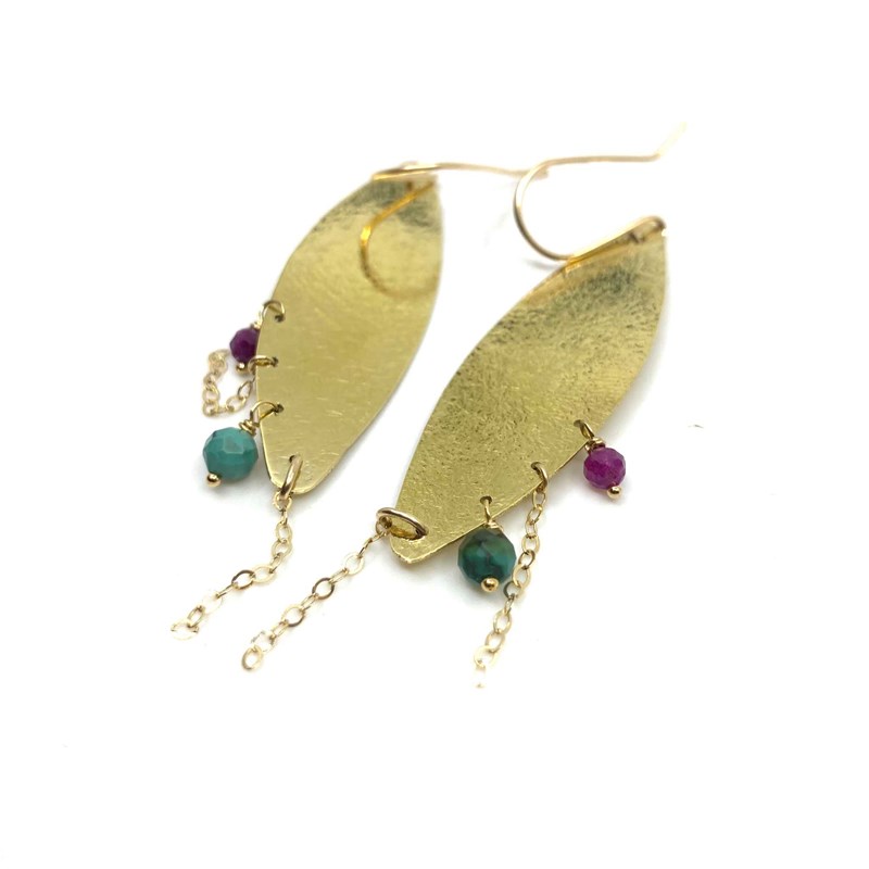 Boucles d'oreilles gold filled, laiton, howlite et rubis