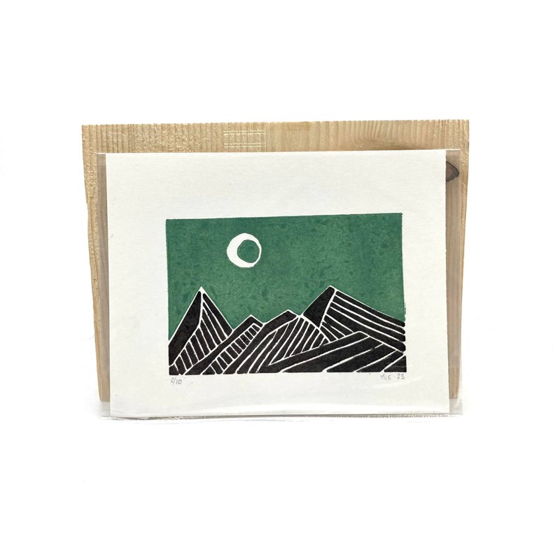 Gravure A6 "Montagnes, ciel jour vert"