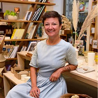 Emmanuelle, gérante magasin produits wallons