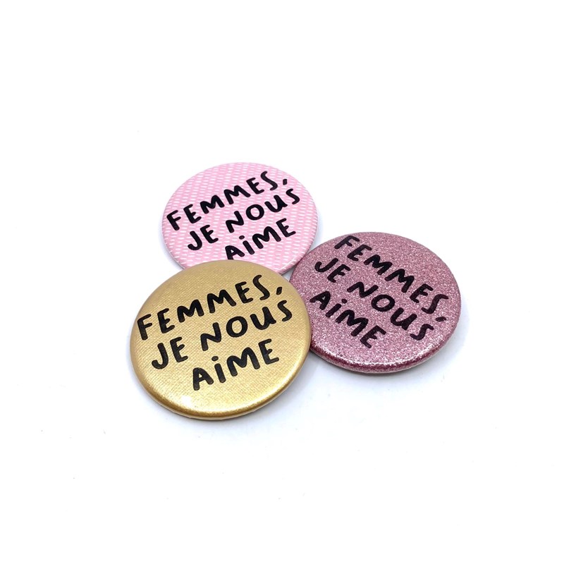 Badge "Femmes je nous aime"