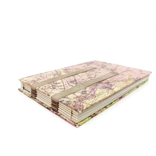 Carnet carte topographique et détails cuir