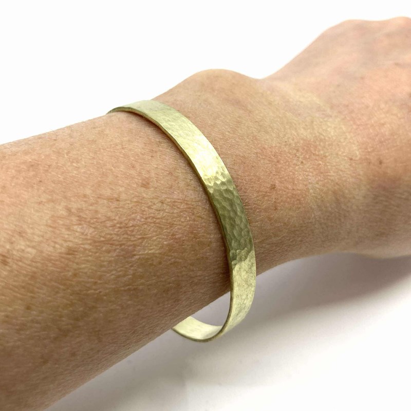 Bracelet large laiton satiné/martelé