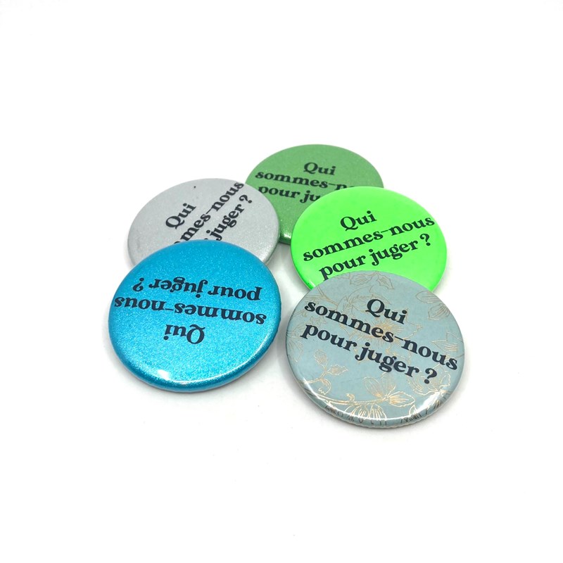 Badge "Qui sommes nous pour juger ?"