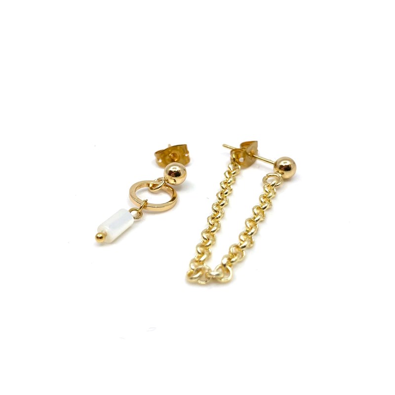 Boucles d'oreilles asymétriques- chaîne et howlite -