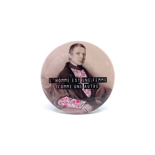 Badge aimanté  "L'homme est une femme comme une autre"