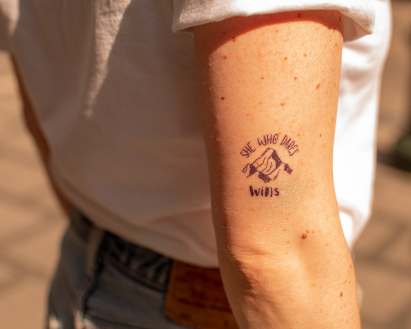 Tattoo "She who dares wins "
